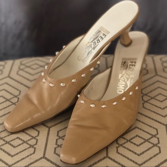Ferragamo tan kitten heel mule sz 9 - Picture 1 of 6